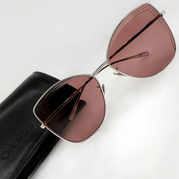 Солнцезащитные очки Chanel