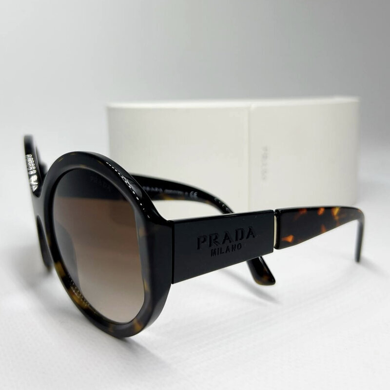 Солнцезащитные очки Prada
