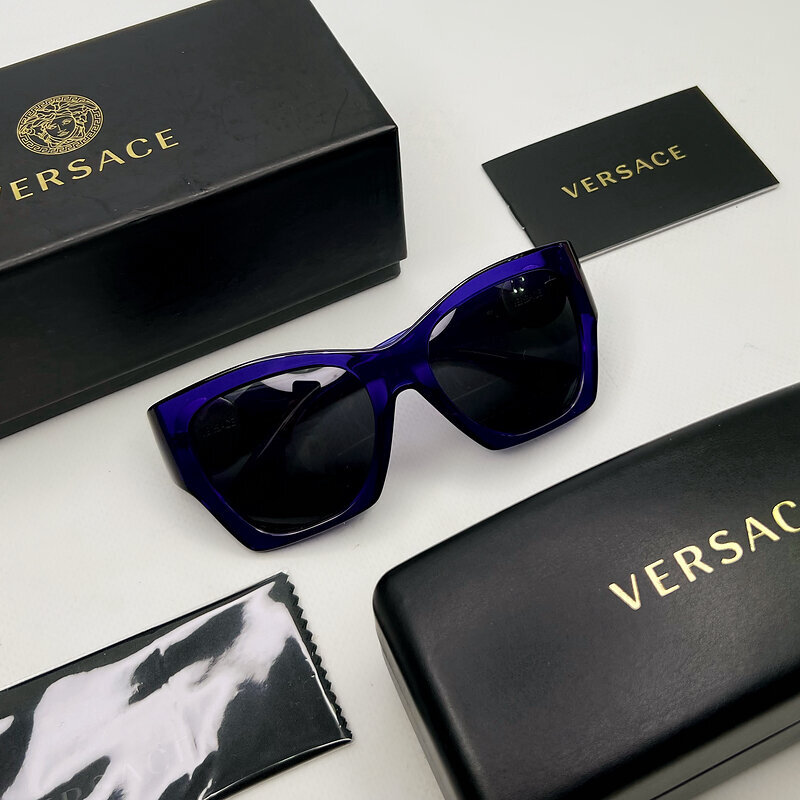 Солнцезащитные очки Versace