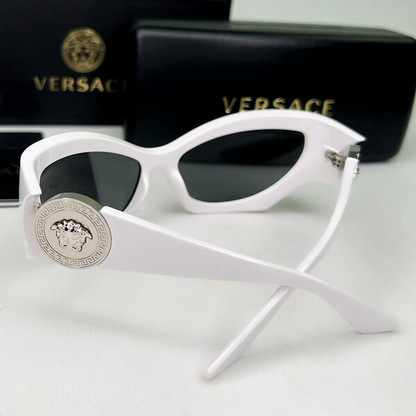 Солнцезащитные очки Versace