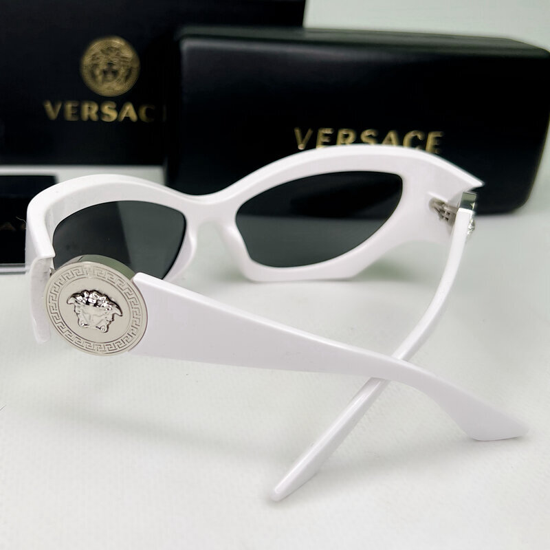 Солнцезащитные очки Versace