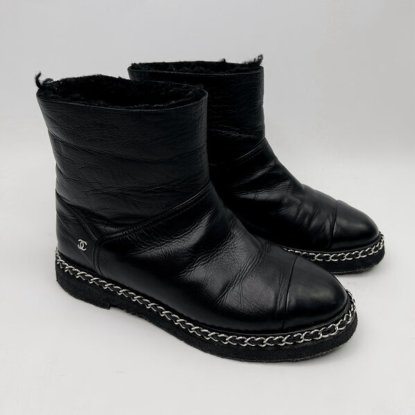 Кожаные сапоги с мехом Chanel